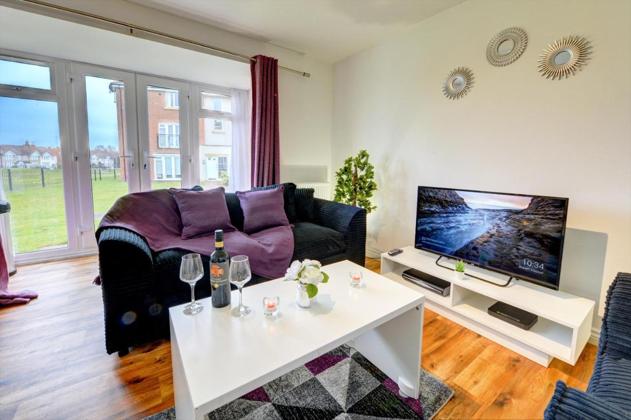 2-Br Apartment, En-Suite, Allocated Parking, Next To Playground Coventry Eksteriør bilde