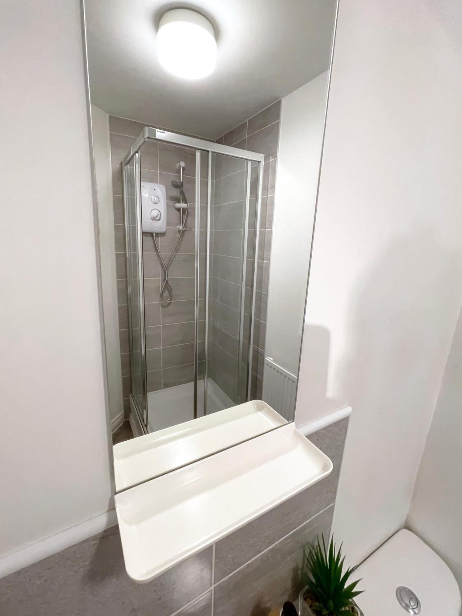 2-Br Apartment, En-Suite, Allocated Parking, Next To Playground Coventry Eksteriør bilde